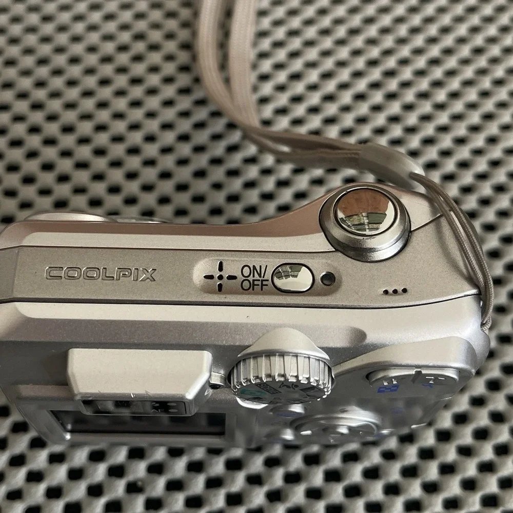 Nikon COOLPIX 3200 3.2MP Digital Camera - Silver Photography Street Nature Image